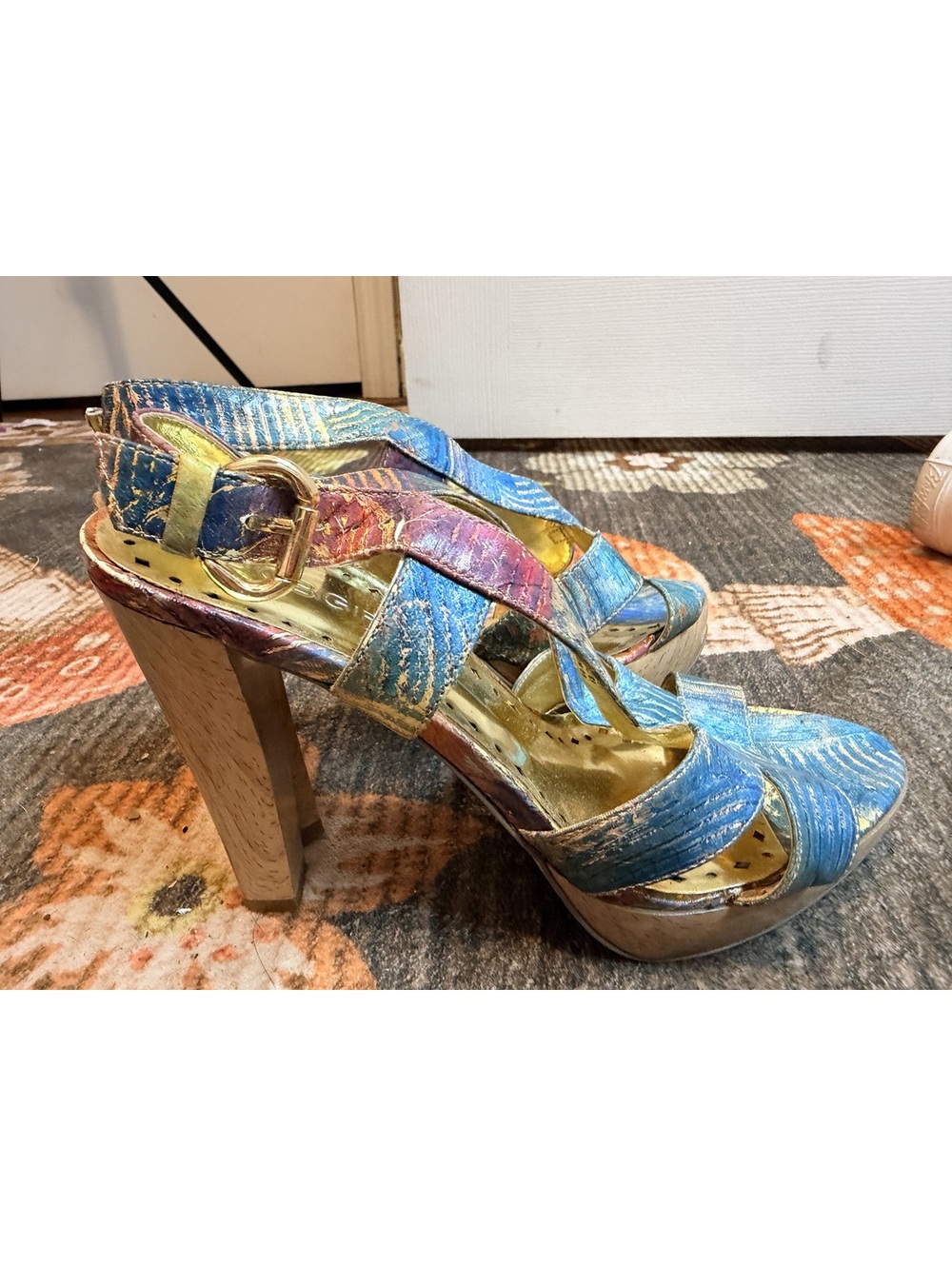 BCBG Metallic Blue Gold Platform Heel Sandals Size 6